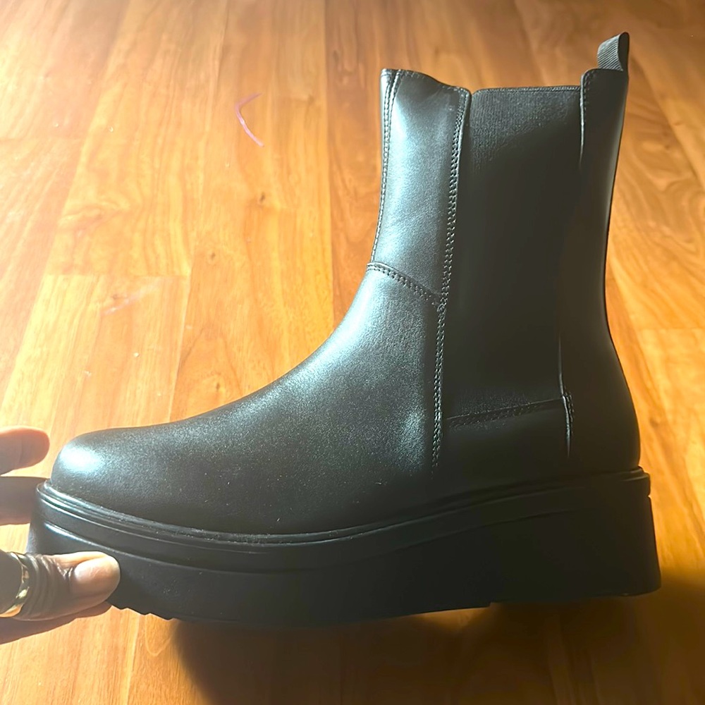 New Steve Madden boot size 9.5